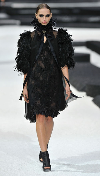 Illustration for article titled Chanel's Collection Clearly Influenced By Cruel Intentions
